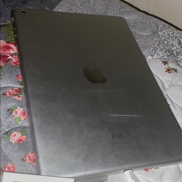 Ipad - Picture 2 of 2